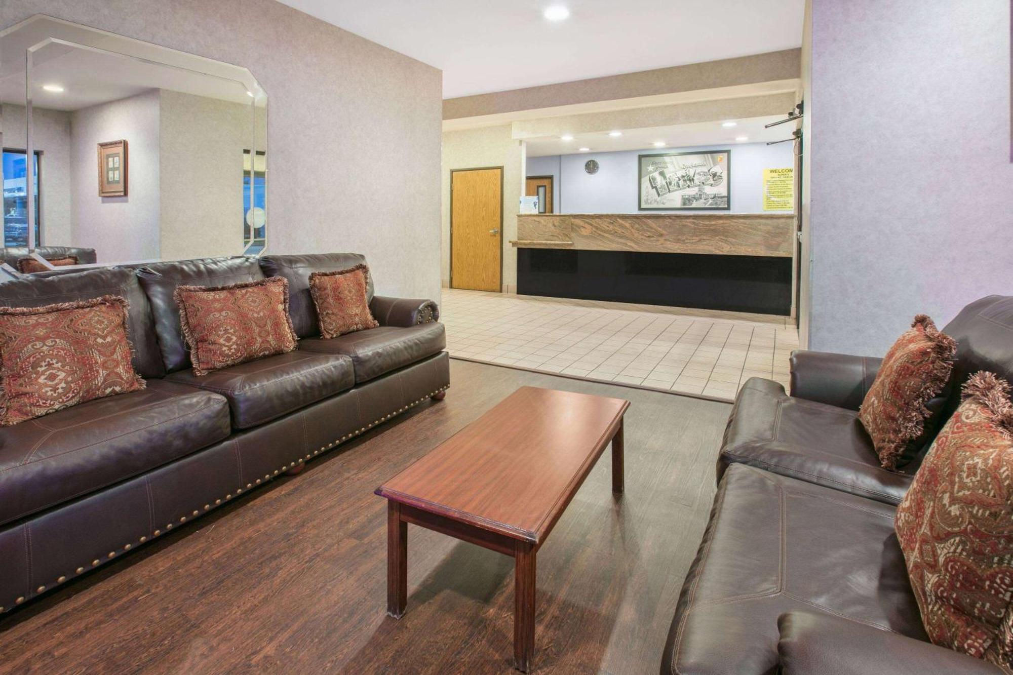 Super 8 By Wyndham Garland North Dallas Area מראה חיצוני תמונה